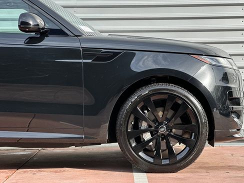 Used 2025 Land Rover Range Rover Sport Dynamic SE image 36