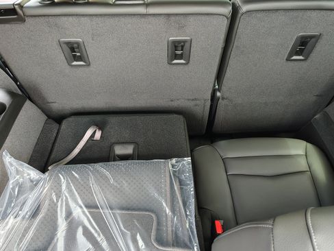 New 2025 Cadillac XT6 Luxury image 41