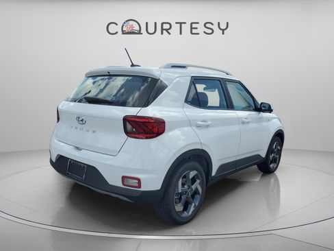 New 2025 Hyundai Venue SEL image 5