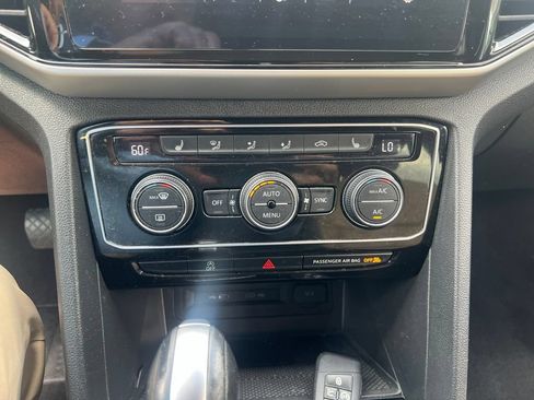 Used 2023 Volkswagen Atlas Cross Sport SE w/ Black Wheel Package AWD/4WD image 32
