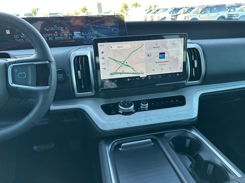 New 2025 Ford Expedition Active image 17