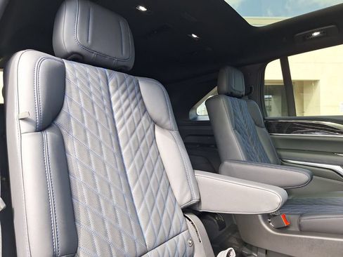 New 2026 Cadillac Escalade IQ Luxury 1 w/ LPO, Floor Liner Package AWD/4WD image 30