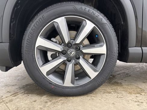 New 2025 Honda Pilot Touring image 9