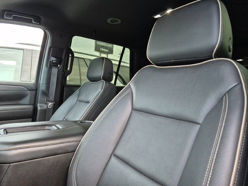 Used 2023 GMC Yukon SLT AWD/4WD image 13