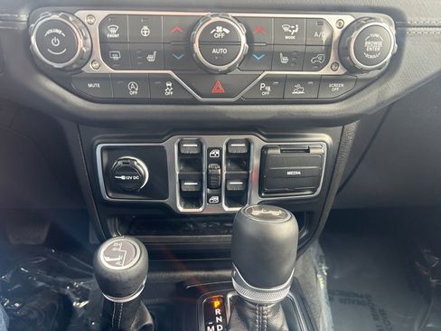 Used 2024 RAM 1500 Big Horn AWD/4WD image 35