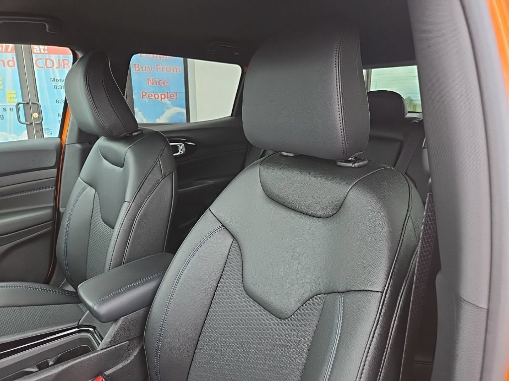 New 2026 Jeep Compass Latitude AWD/4WD image 30