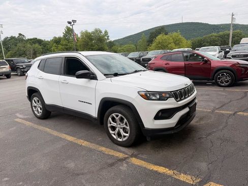 Used 2024 Jeep Compass Latitude AWD/4WD image 1