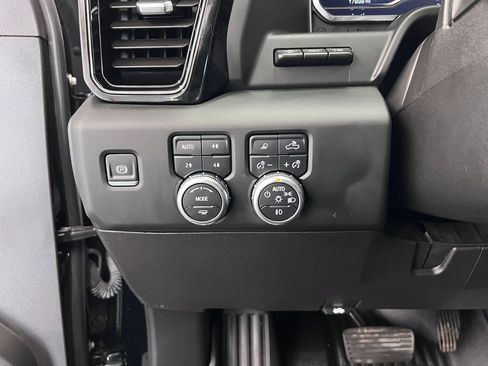 Used 2025 GMC Sierra 2500 AT4X AWD/4WD image 16