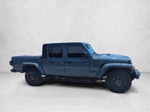 Used 2024 Jeep Gladiator Sport AWD/4WD image 4