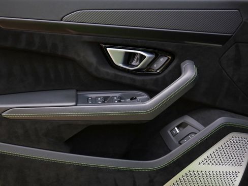 Used 2023 Lamborghini Urus Performante AWD/4WD image 29