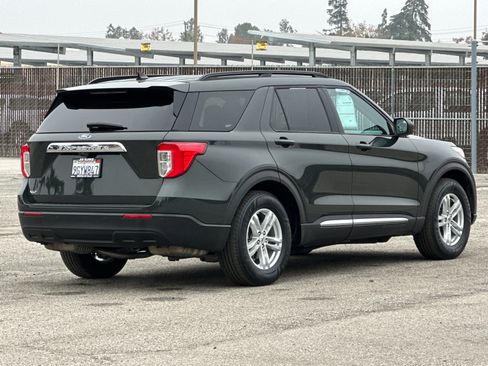Certified 2023 Ford Explorer XLT image 4