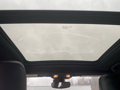 Certified 2022 Jeep Compass Limited w/ (RED) Package image 18