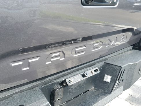 Used 2022 Toyota Tacoma SR image 9