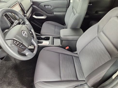 Used 2024 Nissan Frontier SV image 10