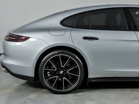 Used 2018 Porsche Panamera 4S image 13