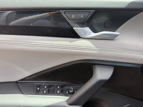 Certified 2025 Volkswagen Tiguan SE R-Line FWD image 28