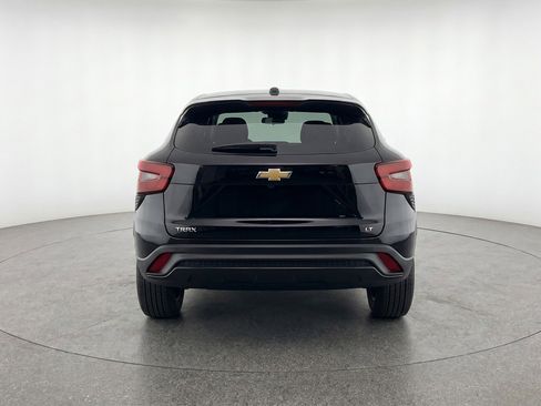 Used 2025 Chevrolet Trax LT FWD image 7