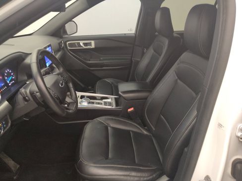 Used 2020 Ford Explorer XLT w/ Equipment Group 202A RWD image 17