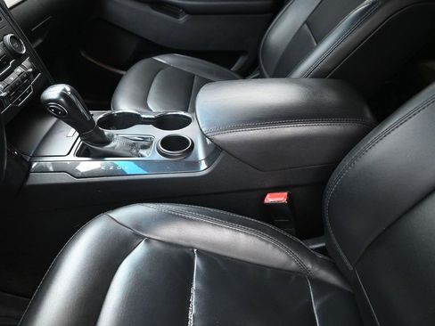 Certified 2019 Ford Explorer XLT w/ Equipment Group 202A image 21