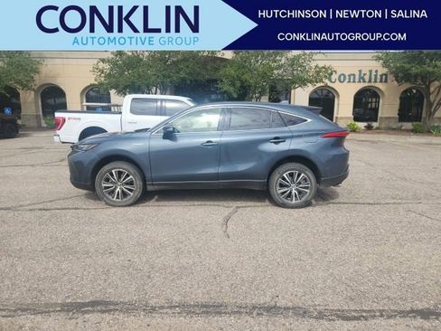 Used 2021 Toyota Venza LE AWD/4WD image 1