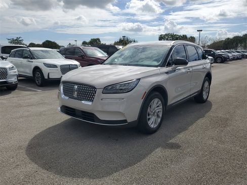 Used 2022 Lincoln Corsair FWD image 2