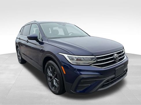 Used 2023 Volkswagen Tiguan SE w/ Panoramic Sunroof Package image 8