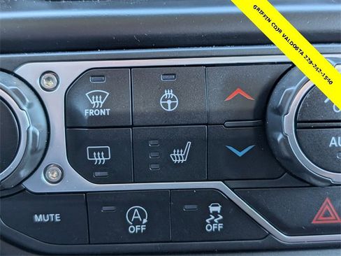 Used 2023 Jeep Gladiator Mojave w/ Cold Weather Group image 19