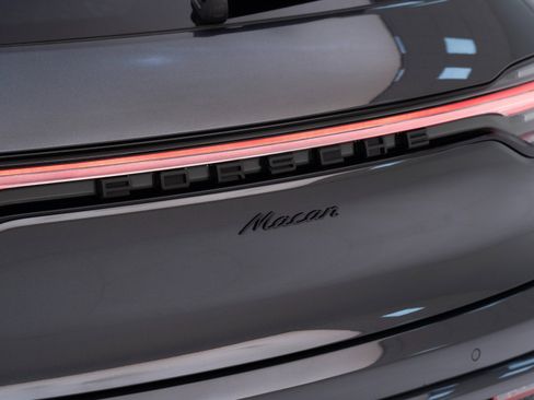 Certified 2025 Porsche Macan image 13