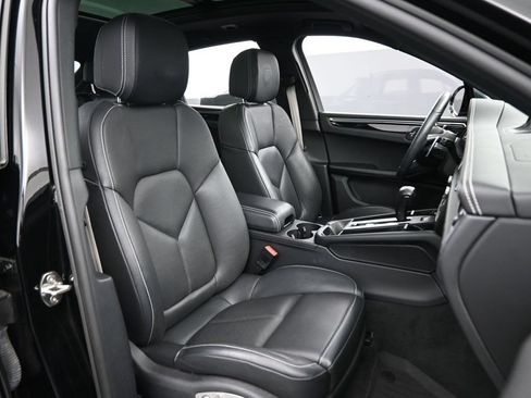 Certified 2023 Porsche Macan S AWD/4WD image 29
