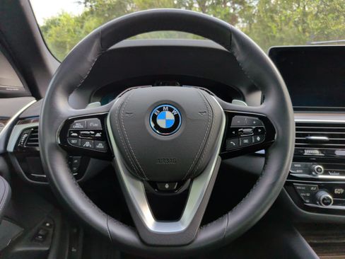 Used 2023 BMW 530e w/ Executive Package RWD image 21