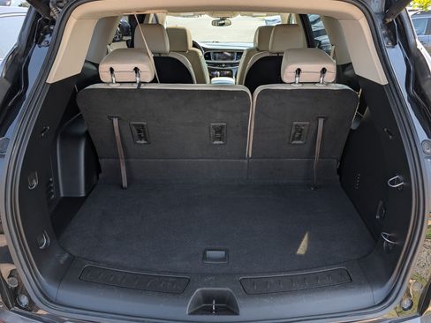 Used 2020 Buick Enclave Essence FWD image 18