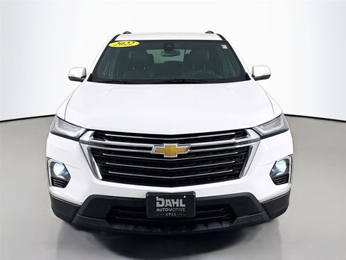 Used 2022 Chevrolet Traverse LT image 2