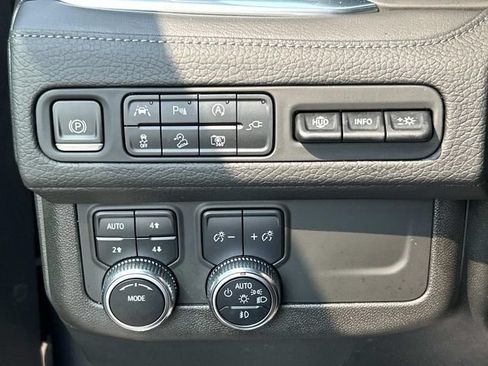Used 2022 GMC Yukon XL Denali AWD/4WD image 40
