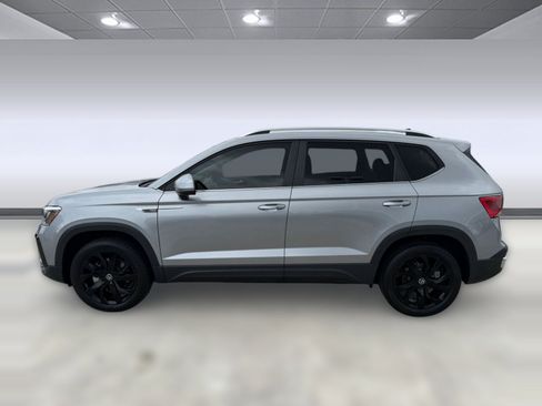 Certified 2023 Volkswagen Taos SE w/ Black Wheel Package FWD image 2