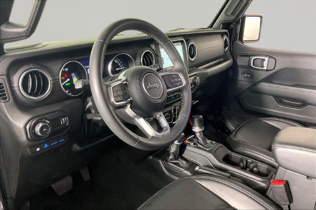 Used 2023 Jeep Wrangler Unlimited Sahara AWD/4WD image 16
