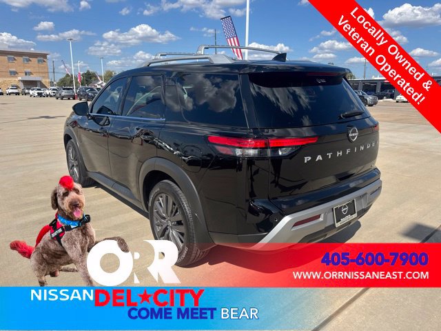 Used 2024 Nissan Pathfinder SL w/ SL Premium Package FWD image 3