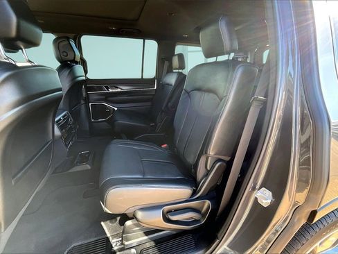 Used 2023 Jeep Wagoneer Series III w/ Premium Group I image 27
