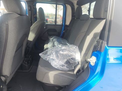 New 2026 Jeep Gladiator Sport AWD/4WD image 18