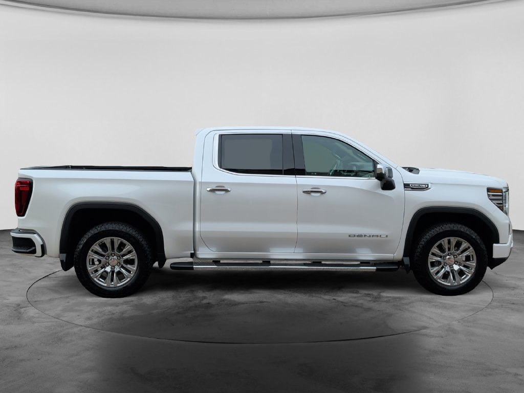 Used 2023 GMC Sierra 1500 Denali w/ Technology Package AWD/4WD image 8
