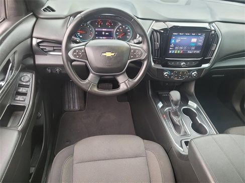 Used 2023 Chevrolet Traverse LT image 17