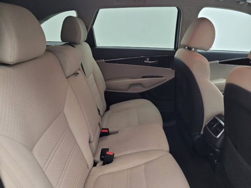 Used 2019 Kia Sorento FWD image 19