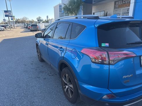 Used 2018 Toyota RAV4 XLE image 7