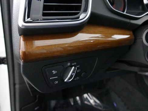 Used 2022 Audi Q5 2.0T Premium w/ Convenience Package image 14