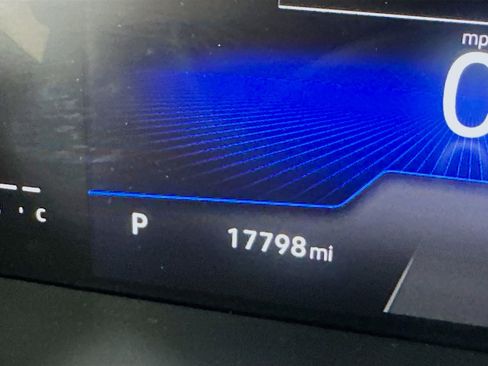 Used 2024 Volkswagen Taos SE image 19