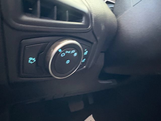 Used 2018 Ford Focus SE FWD image 25