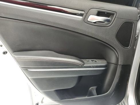 Used 2018 Chrysler 300 S w/ 300S Premium Group image 9