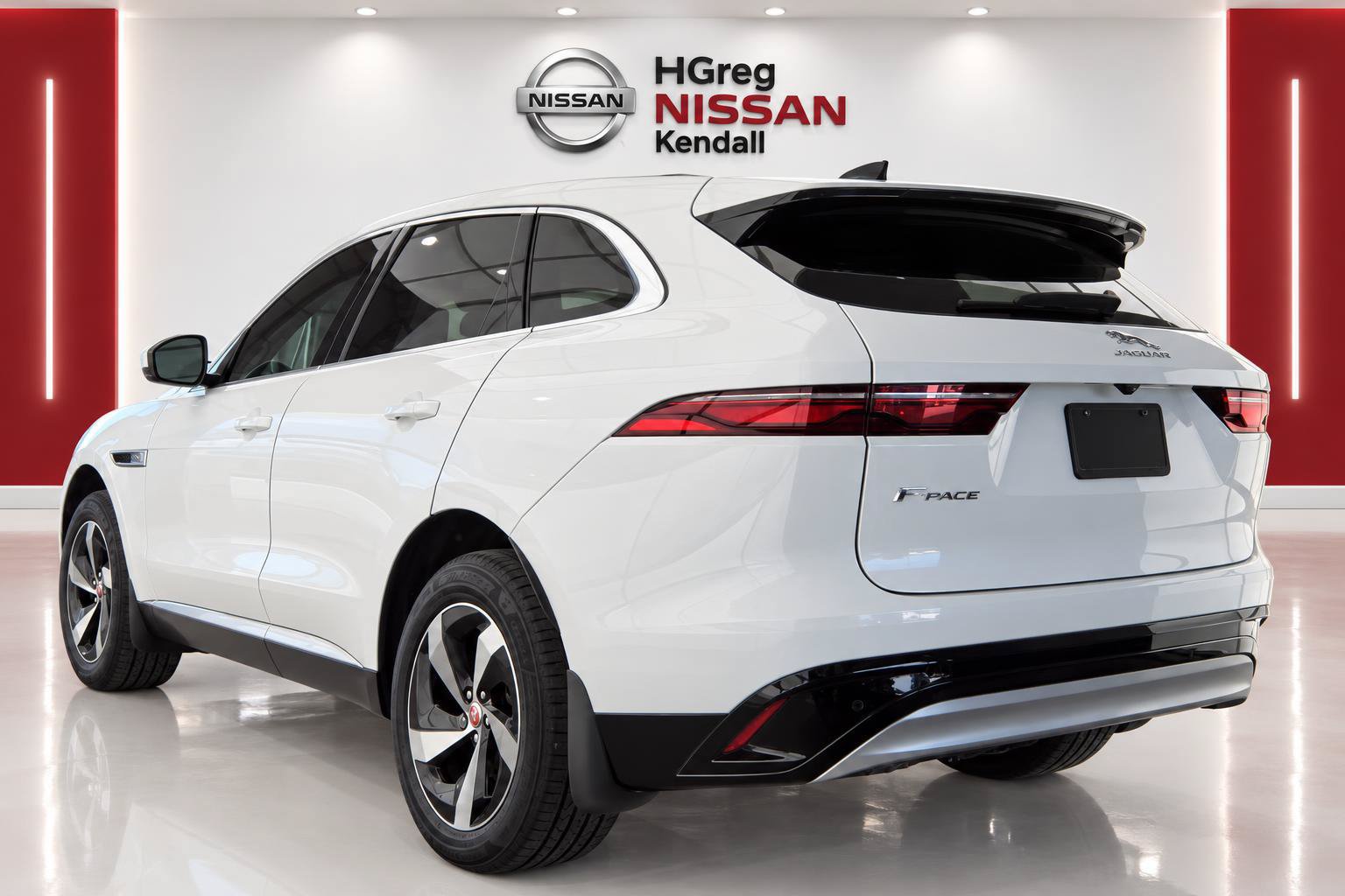 Used 2023 Jaguar F-PACE S AWD/4WD image 2