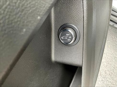 Used 2023 Chevrolet Traverse LT FWD image 35