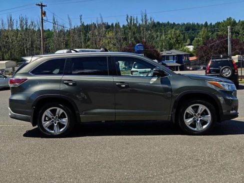 Used 2015 Toyota Highlander Limited Platinum AWD/4WD image 8
