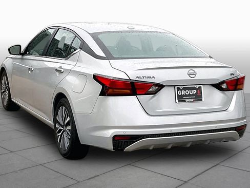 Used 2024 Nissan Altima 2.5 SV FWD image 12